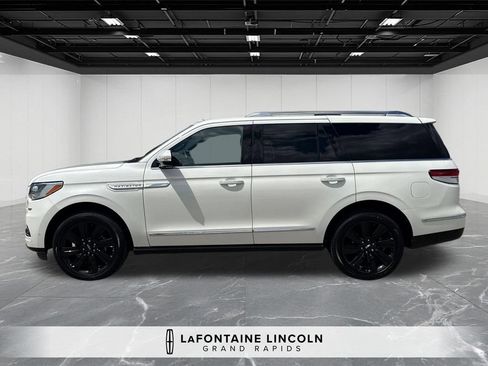Certified 2023 Lincoln Navigator Reserve AWD/4WD image 2