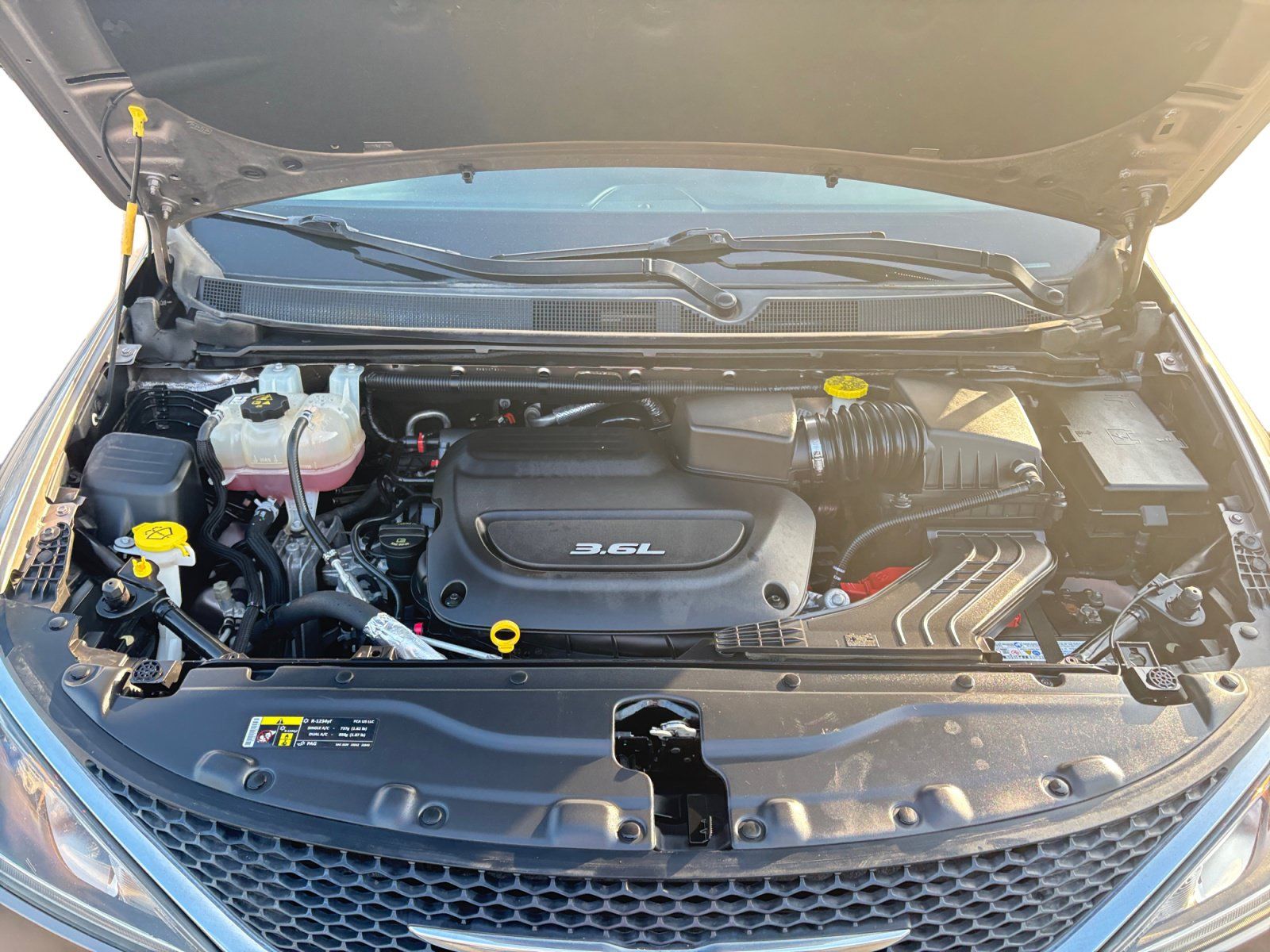 Used 2017 Chrysler Pacifica Touring-L Plus w/ Advanced Safetytec Group FWD image 23