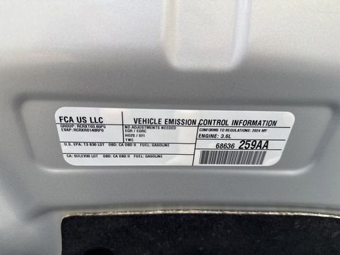 Used 2024 Chrysler Pacifica Limited image 24