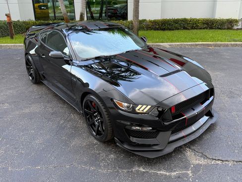 Used 2017 Ford Mustang Shelby GT350R w/ GT350R Equipment Group 920A RWD image 5