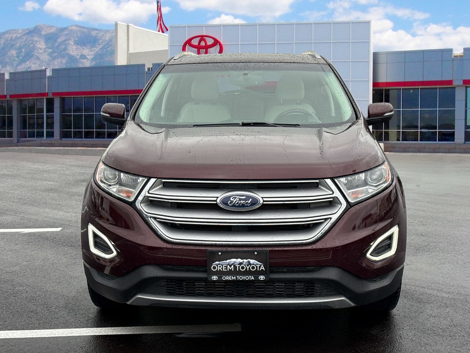 Used 2018 Ford Edge Titanium w/ Technology Package AWD/4WD image 2