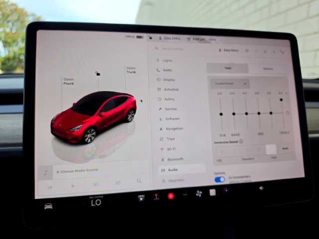Used 2024 Tesla Model Y Long Range AWD/4WD image 62