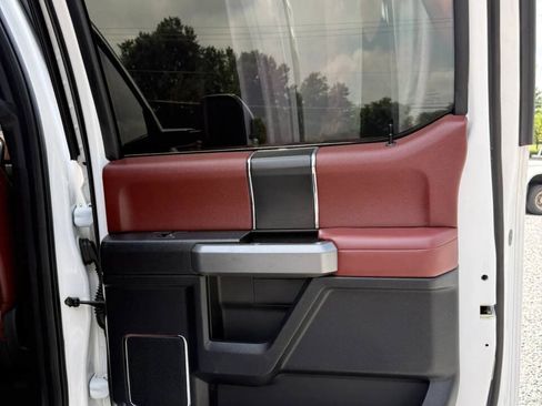 Used 2018 Ford F250 Platinum w/ Platinum Ultimate Package AWD/4WD image 25