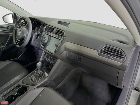 Used 2021 Volkswagen Tiguan SE image 31
