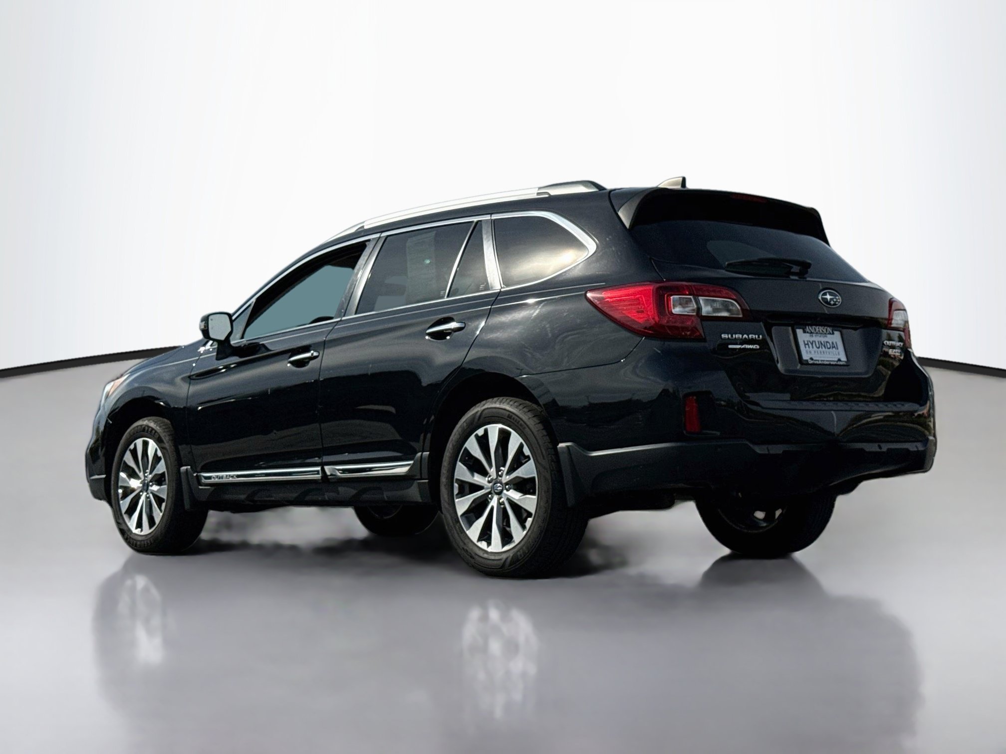 Used 2017 Subaru Outback 2.5i Touring AWD/4WD image 5