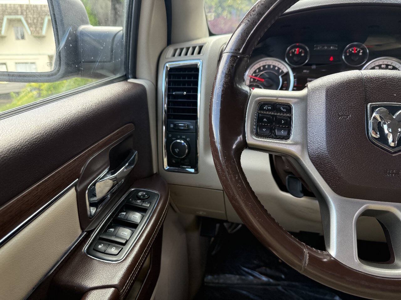 Used 2013 RAM 1500 Laramie w/ Convenience Group AWD/4WD image 21