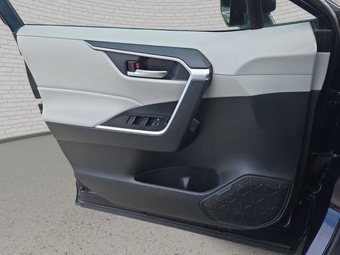 Used 2024 Toyota RAV4 XLE Premium FWD image 28