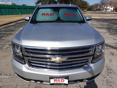 Used 2018 Chevrolet Suburban LT w/ Luxury Package image 2