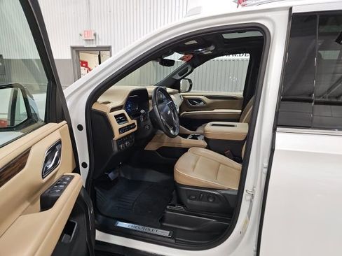 Used 2024 Chevrolet Tahoe Premier w/ Premium Package image 9