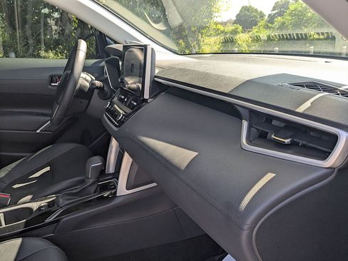 Certified 2025 Toyota Corolla Cross XLE w/ Convenience Package FWD image 35