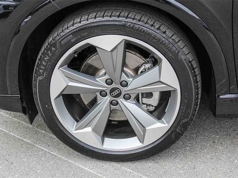 Used 2025 Audi Q4 e-tron Premium Plus w/ Premium Plus image 9