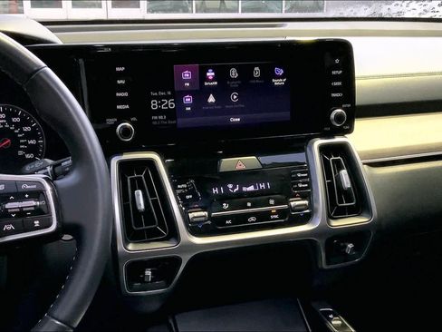 Used 2023 Kia Sorento EX w/ Panoramic Sunroof Package image 6