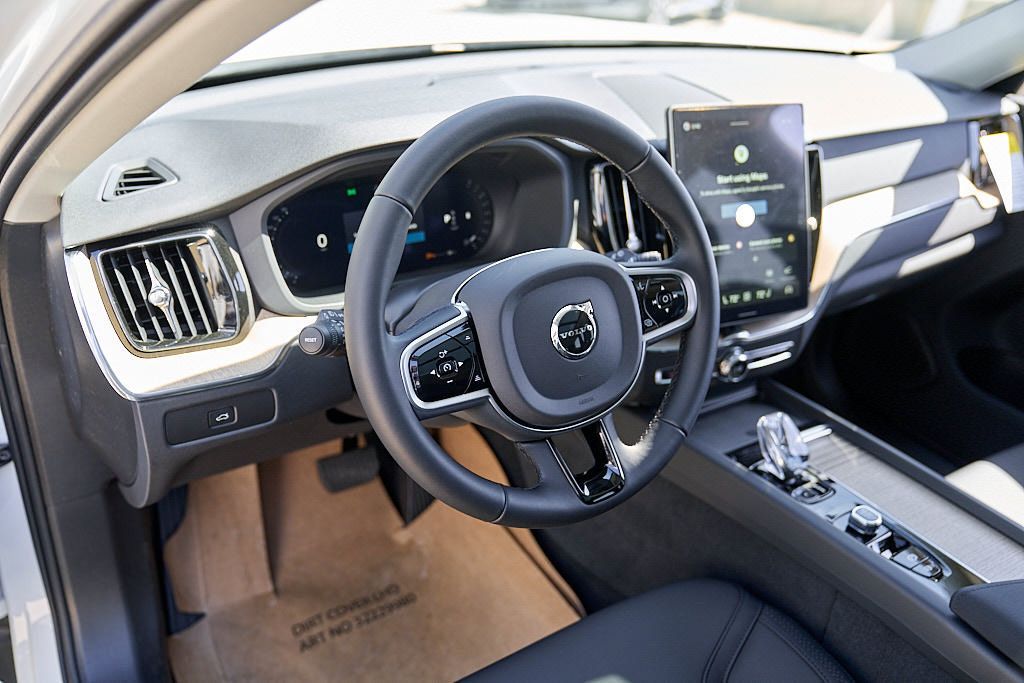 New 2026 Volvo XC60 B5 Core w/ Protection Package AWD/4WD image 13