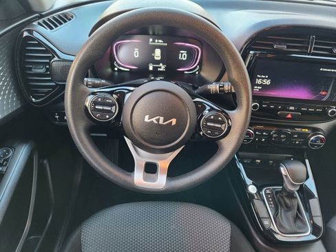Used 2023 Kia Soul S image 32