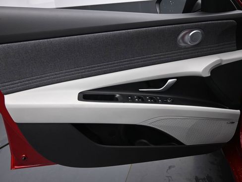 New 2025 Hyundai Elantra Limited image 27