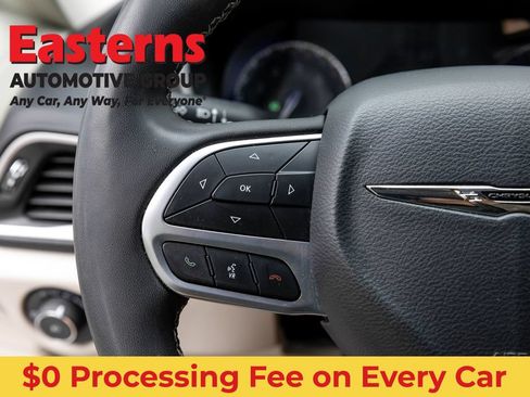 Used 2024 Chrysler Pacifica Touring-L FWD image 15