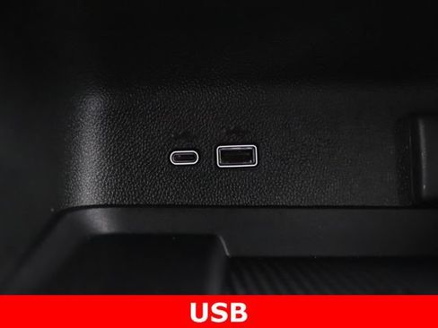 Used 2025 Chevrolet Traverse RS AWD/4WD image 26