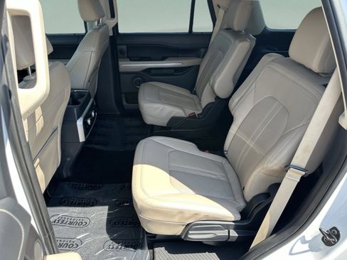 Used 2022 Ford Expedition Limited image 17