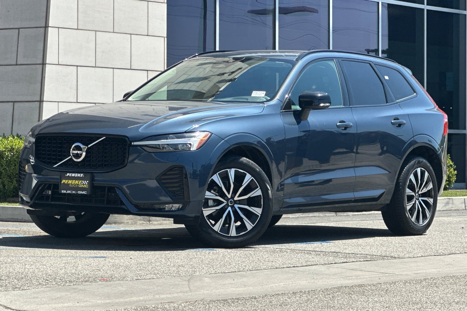 Used 2024 Volvo XC60 B5 Core AWD/4WD image 8