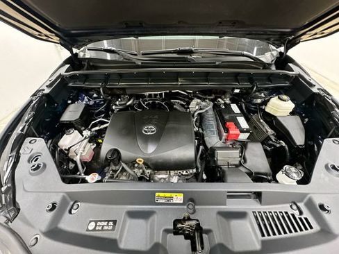 Used 2020 Toyota Highlander LE AWD/4WD image 18