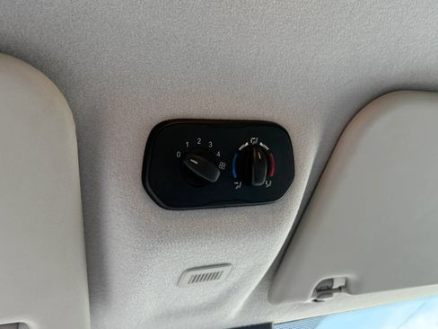 Used 2019 Ford Transit 250 148 Low Roof RWD image 18