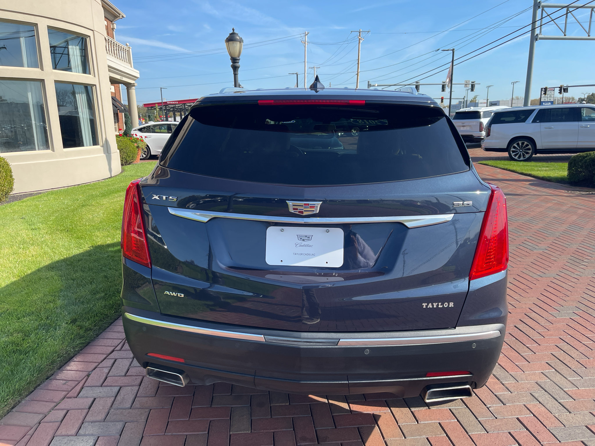 Used 2018 Cadillac XT5 AWD image 9