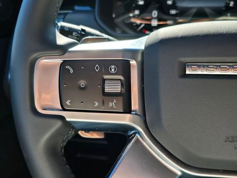 Certified 2025 Land Rover Discovery S AWD/4WD image 17