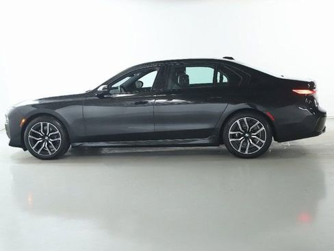 Used 2025 BMW 740i xDrive image 4