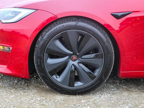 Used 2022 Tesla Model S image 9