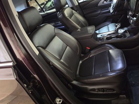 Used 2021 Chevrolet Traverse LT FWD image 25