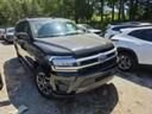 Used 2024 Ford Expedition Max XLT AWD/4WD image 2