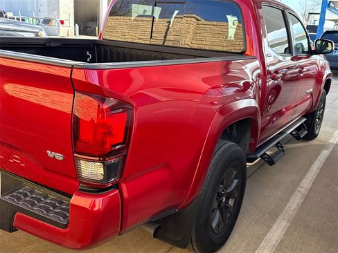 Used 2023 Toyota Tacoma SR5 w/ Technology Package image 5