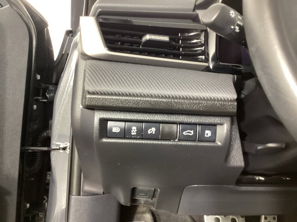 Used 2025 Toyota Camry SE w/ Convenience Package FWD image 12