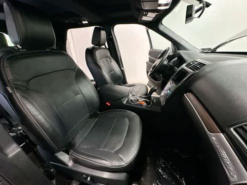 Used 2018 Ford Explorer Limited AWD/4WD image 21