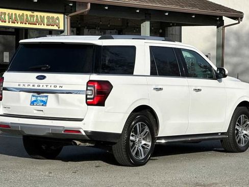 Certified 2023 Ford Expedition Limited image 3