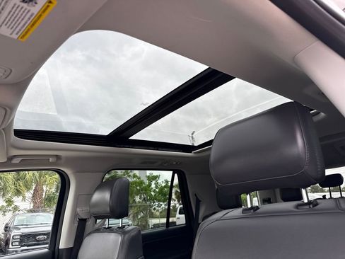 Used 2025 Ford Expedition Active RWD image 9