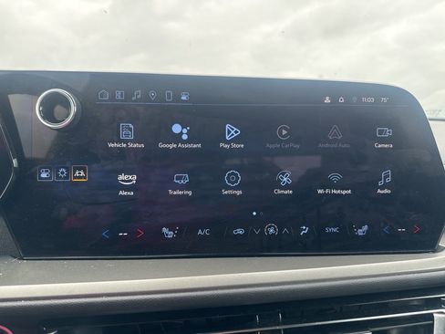 Used 2025 Chevrolet Traverse LT image 40