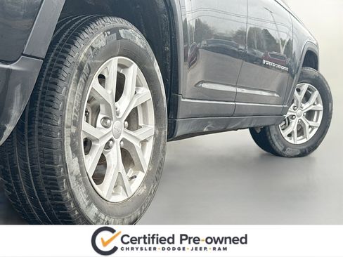 Used 2023 Jeep Grand Cherokee L Limited AWD/4WD image 16