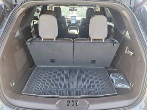 Used 2024 Ford Explorer King Ranch w/ Technology Package image 10