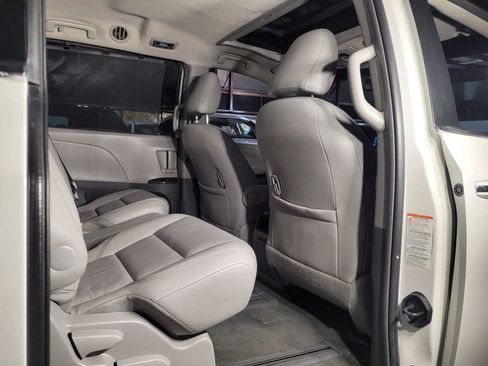 Used 2016 Toyota Sienna XLE image 45