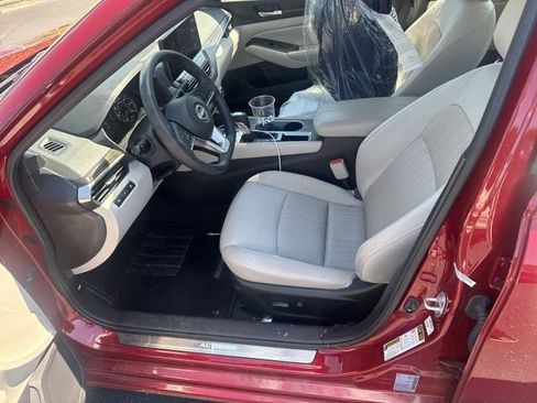 Used 2025 Nissan Altima 2.5 SV w/ SV Special Edition Package FWD image 14
