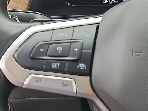 Used 2025 Volkswagen Atlas SE AWD/4WD image 21