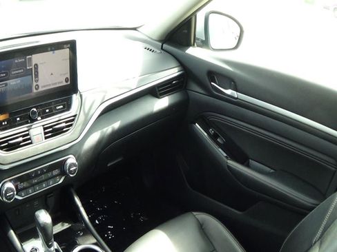 Used 2024 Nissan Altima 2.5 SV image 12