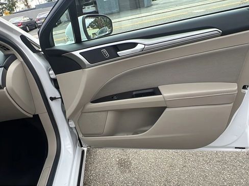 Used 2018 Ford Fusion SE image 29