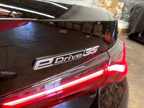 Used 2023 BMW i4 eDrive35 w/ Premium Package RWD image 11