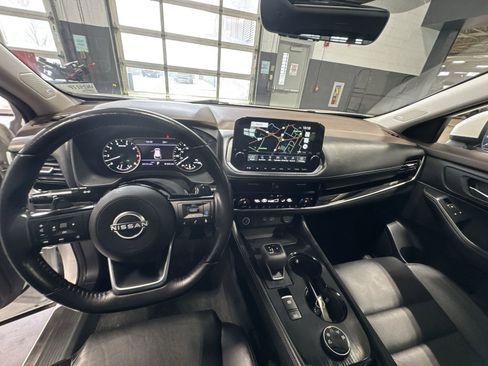 Used 2023 Nissan Rogue SL w/ SL Premium Package image 2