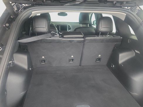 Used 2021 Jeep Cherokee Latitude Lux w/ Comfort/Convenience Group image 14