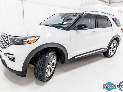 Used 2020 Ford Explorer Platinum w/ Premium Technology Package image 2