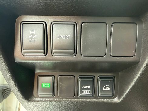 Used 2015 Nissan Rogue SV AWD/4WD image 25