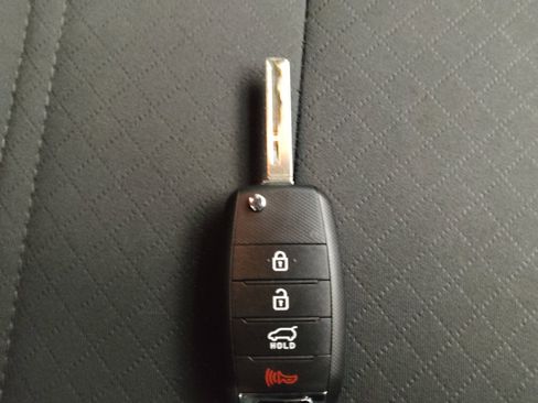 Used 2020 Kia Sorento LX image 32